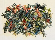 Lot Vintage Assorted Army Men Soldiers Plastic Toy 200 Pieces