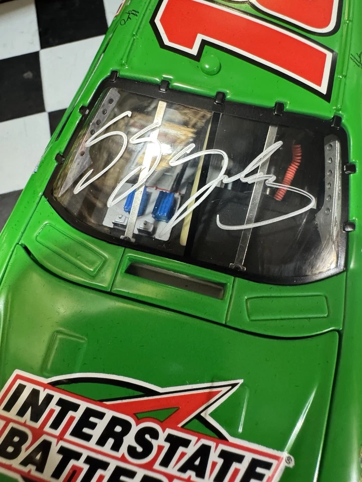RARE* AUTOGRAPHED J.J. Yeley #18 Interstate Batteries 2006 1/24 Nascar Diecast - Image 4 of 4