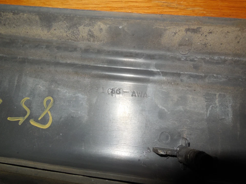 Molduras de panel trasero usado original 1985 1986 Ford Mustang LX E5ZB Foto 3 de 4