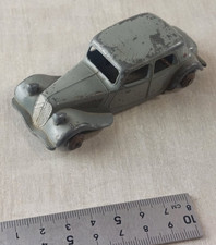 Ancienne petite voiture, Citröen traction 11 BL, Dinky Toys Meccano