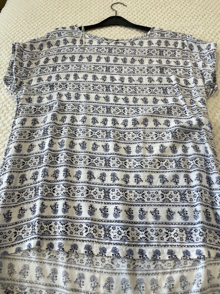 Womens Blue & White Floral T-Shirt | Round Neck | Short Sleeve | Size 8