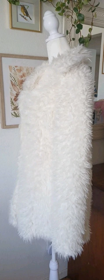 Nuevo con etiquetas Chaqueta Abrigo Yeti Suave Difusa Gianni Bini Mediana Blanca Imitación Piel Foto 3 de 4
