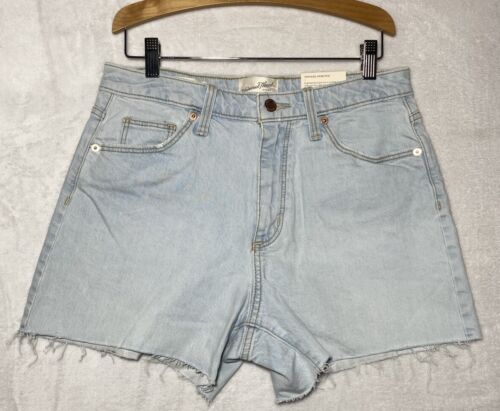Universal Thread Vintage Midi Shorts Size 8 /29R Light Wash Fitted Hip & Leg NEW