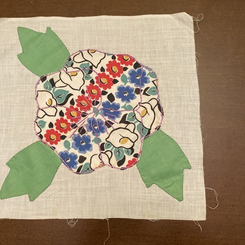 19 Quilt Blocks Flower Hand Appliquéd & Embroidered Antique - Picture 14 of 24
