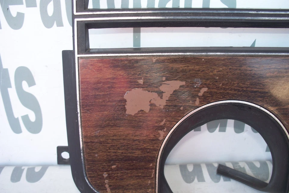 Cuadro de instrumentos de fábrica Cadillac Sevilla 1976-1979 bisel de columna 1607060 Foto 2 de 4