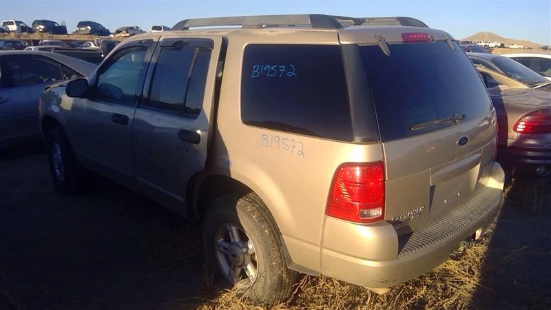 Manija de puerta exterior delantera derecha usada se adapta a: Ford Explorer 2005 4 puertas exc. Sport T Foto 4 de 4