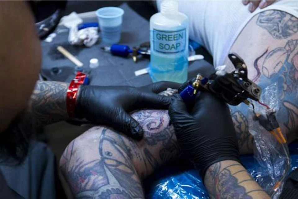 2x 16oz Cosco Jabón Verde Tatuaje Plantilla Lavado y 1x 16oz Difusor Botella Exprimidora Foto 2 de 3