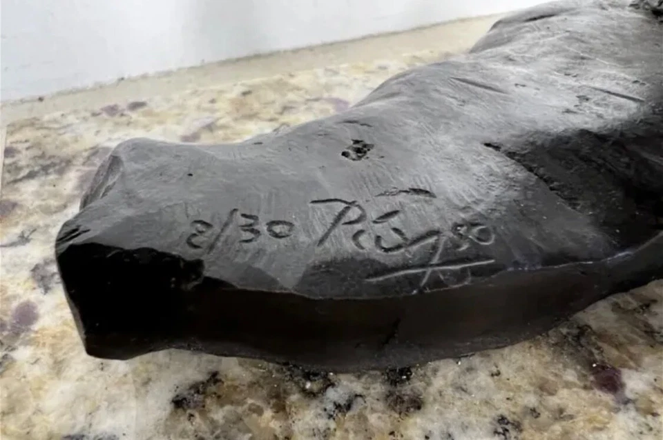 Gran escultura moderna de bronce después de Picasso Foto 3 de 3