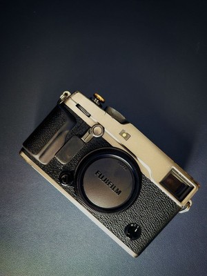Fujifilm X-Pro2 Graphite Edition Body 5900 Shutter Count + Fuji Case