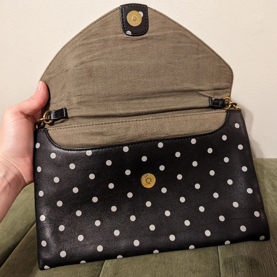 Bolso sin asas de invitación J Crew a lunares cadena negra cartera de hombro convertible Foto 3 de 4