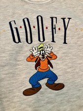 Vintage 90  s Disney Store Embroidered Goofy Gray Sweater Cozy Sweatshirt Size M