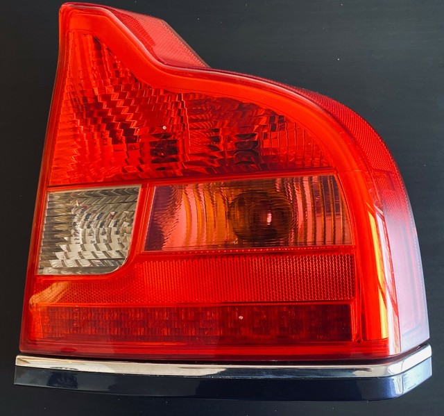 2004 2006 Volvo S80 Tail Light Assembly Passenger Right BlueTrim