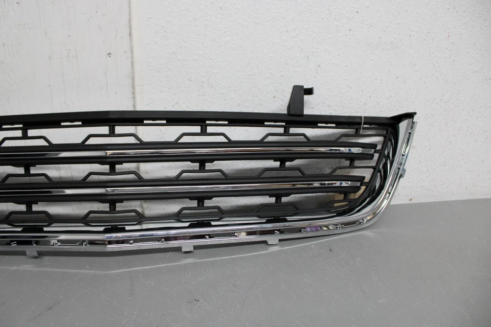 2013 2014 2015 2016 2017 CHEVROLET TRAVERSE LOWER FRONT GRILLE Foto 3 de 4