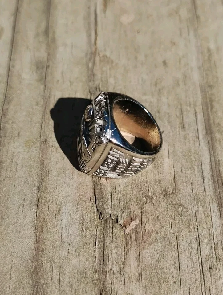 RARE 🏀 2004 Detroit Pistons Champions Replica Ring Going To Work #1 Fan Size - Image 3 of 4