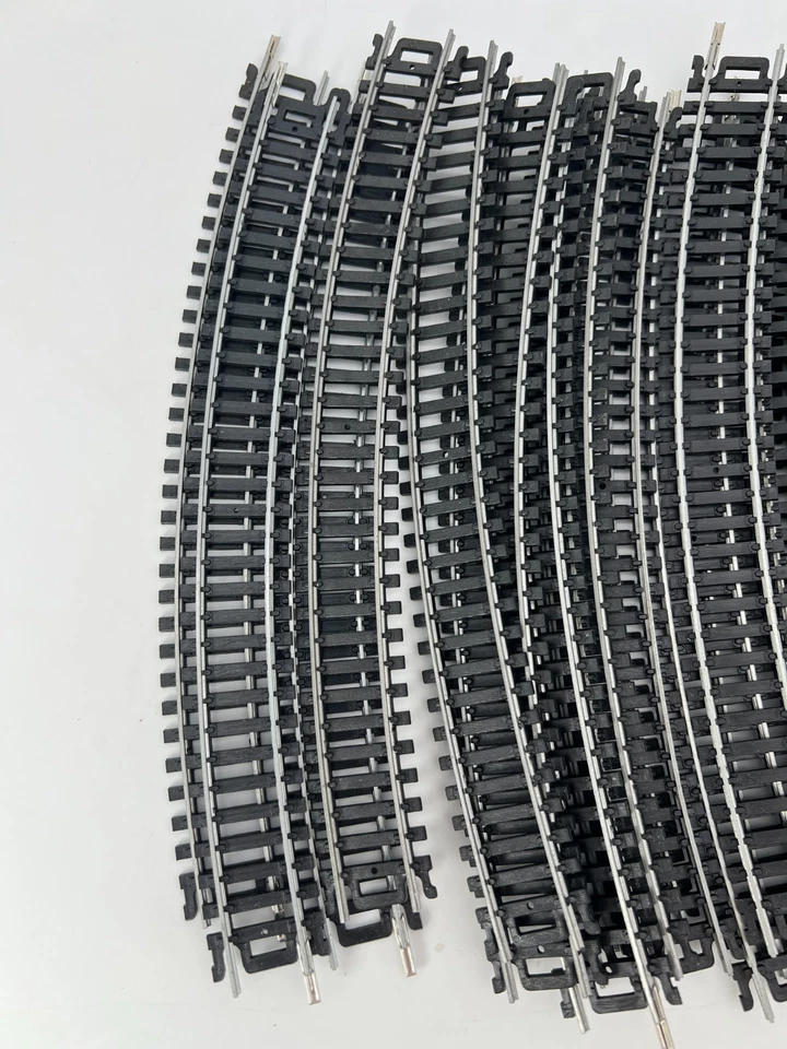 Life-Like HO Scale Lot of (28) 18" R Curve Track Good Condition - Image 2 of 4