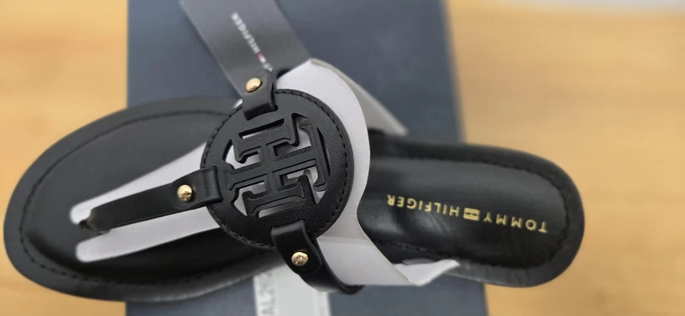 Tommy Hilfiger Shoes Womens Size 8.5 Black Litzy Thong Sandals T-Strap Logo - Image 4 of 4