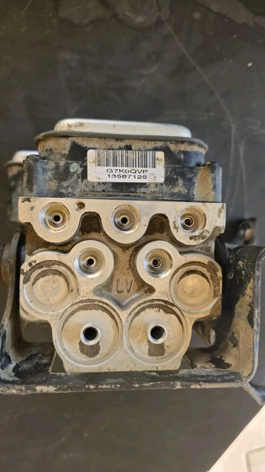 Chevrolet Silverado GMC Sierra 2500HD 2003-2005 módulo ABS 13567125 Foto 2 de 3