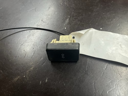 VW Passat 35i T4 Kontrollleuchte Leuchte Anhängerkupplung AHK 357919235C