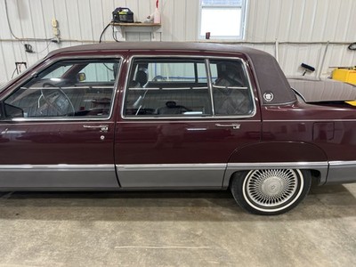 89-90 CADILLAC FLEETWOOD FWD DRIVER LEFT REAR SIDE DOOR RED/GRAY