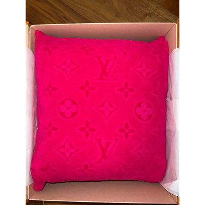 LOUIS VUITTON クッション・LV バケーション　 ピンク BNWT Louis Vuitton LVacation Beach Pillow Fuchsia Pink | eBay