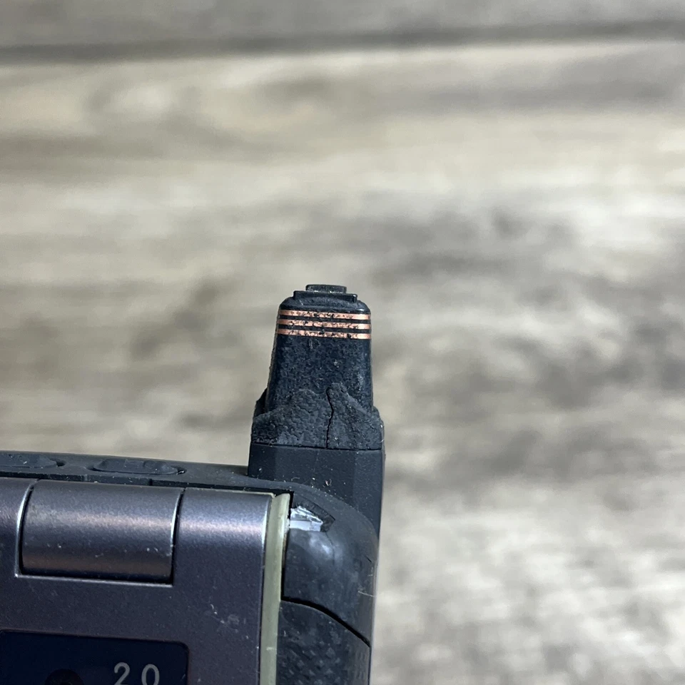 BROKEN FOR PARTS AT&T MOTOROLA TUNDRA VA76R ⚠️SEE PHOTOS⚠️ - Image 2 of 4