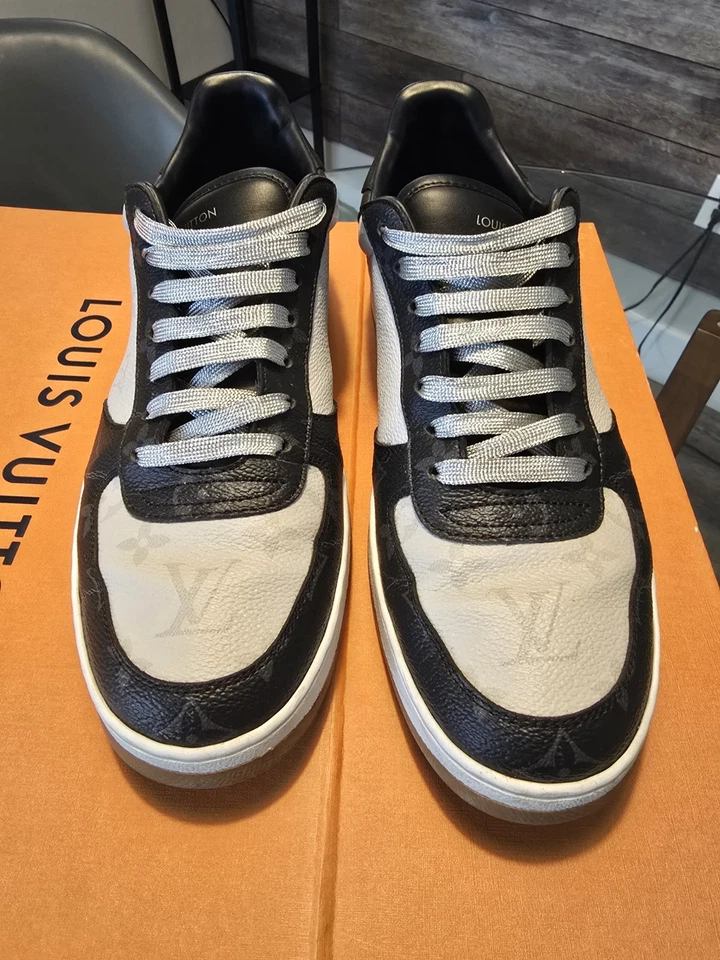 Zapatillas Louis Vuitton Para Hombre Negro Blanco Marrón Rivoli Corte Bajo EE. UU. Talla 8.5 UK 7.5 Foto 4 de 4