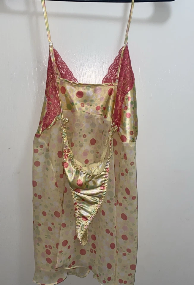 Tanga Secret Treasures Sleepwear Chemise M (8-10) satinado floral coral rojo amarillo Foto 3 de 4