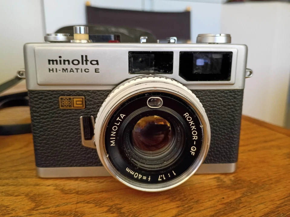 Minolta Hi-Matic E Plateada 35mm Cámara 40mm f1.7 Lente Baterías Nuevas, Estuche, Probado Foto 2 de 4