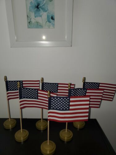 USA 4x6 In. American Flags ( Made In USA) - 6 Pack w/ Gold Stands - 第 1/3 張圖片