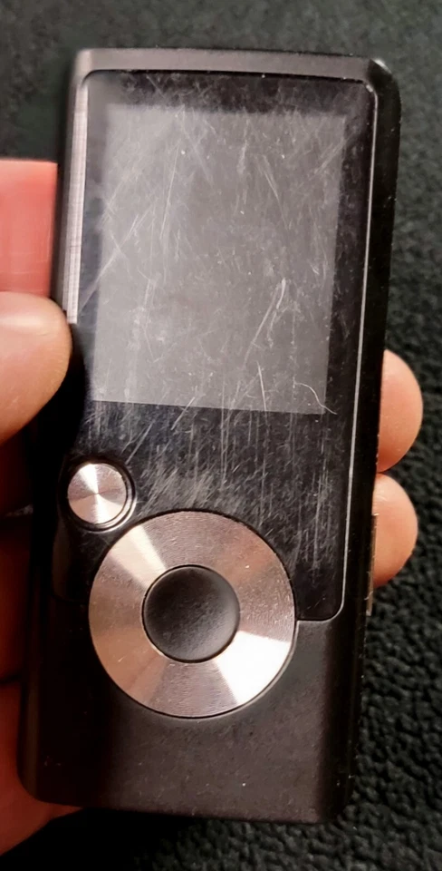 Coby 8 GB MP3 Player Picture Movies Radio E-Book MP611-8G - Image 2 of 4