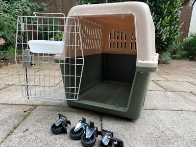Hundebox Ferplast 50 Classic Kunststoff inkl 4 Rollen   nur einmal benutzt 
