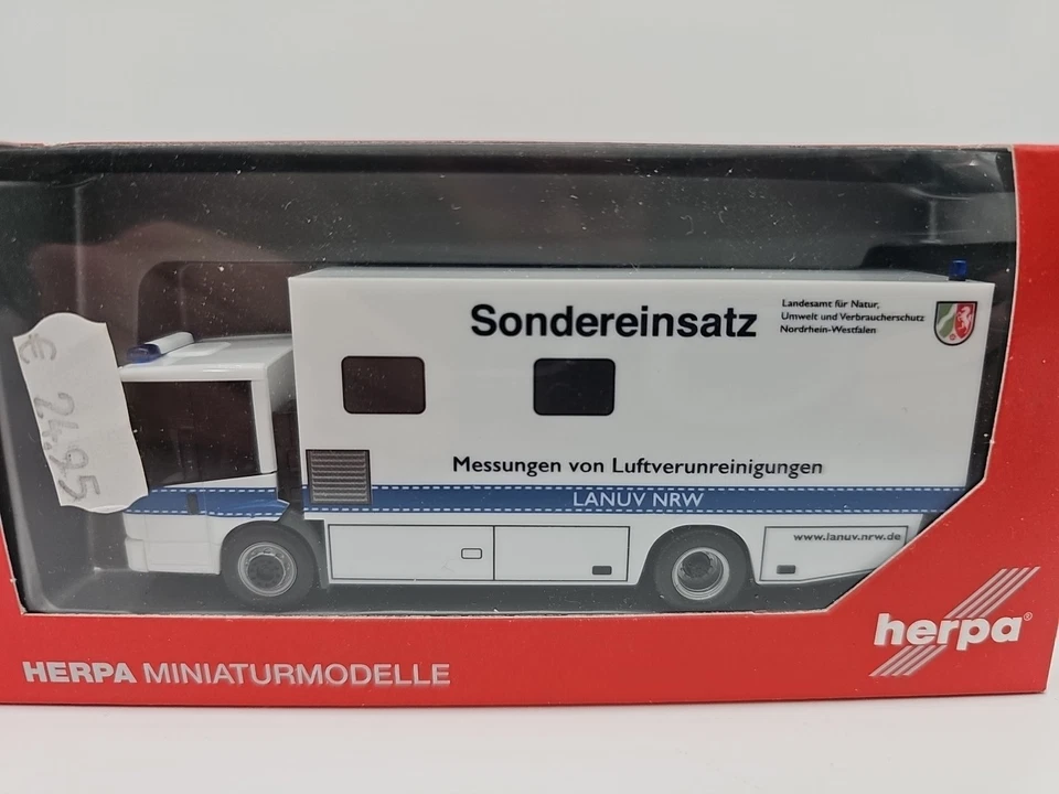 Herpa LKW Mercedes Benz Econic Koffer-LKW Sondereinsatz Polizei NRW 309660 P16 - Bild 2 von 4