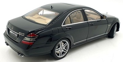 Autoart 1/18 Scale Diecast 76242 - Mercedes-Benz S63 AMG - Black