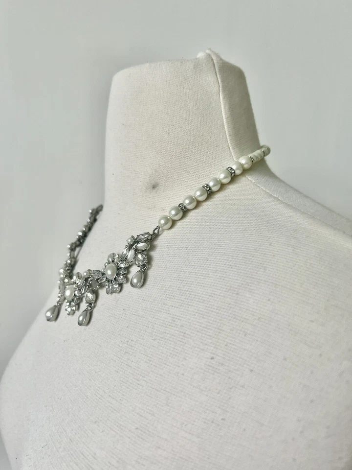 Collar Jessica Simpson imitación perlas y diamantes de imitación plata llamativo Foto 4 de 4