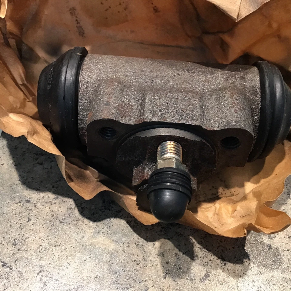 Cilindro de rueda trasera Girling Toyota Corona Mark II 1972-1973 64968311 NUEVO (2) Foto 3 de 4