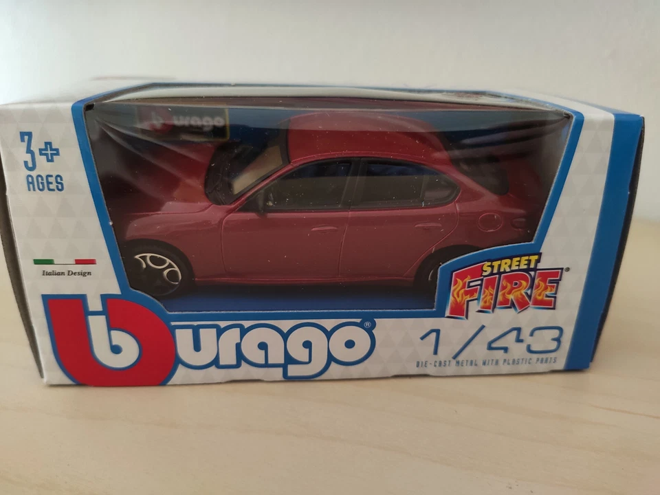 Alfa Romeo Giulia Burago Modellino Auto Rosso/Bordeaux Scala 1:43 Street Fire - Immagine 3 di 4