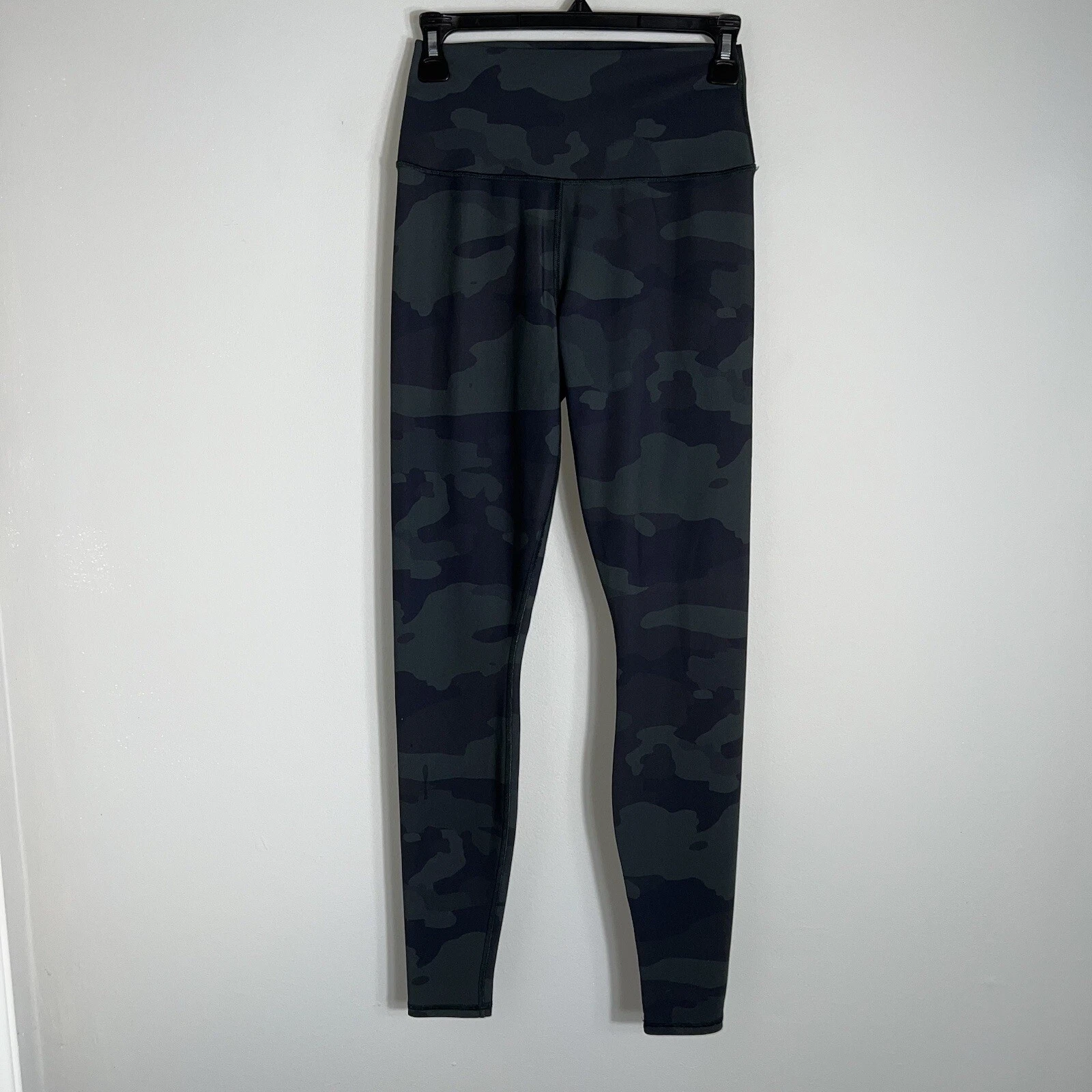 alo-yoga high rise camo leggings