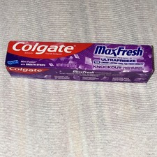 Colgate MaxFresh Ultrafreeze Knockout Mint Fu...