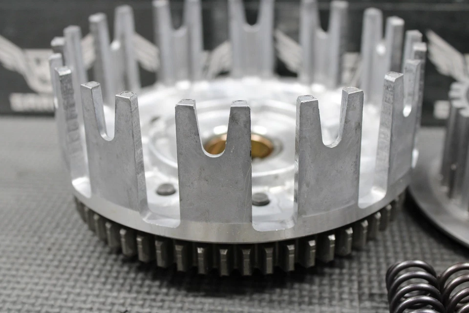 Yamaha YZ250F 2010 09-13 OEM EMBRAGUE CON CESTA BUJE PLACA DE PRESIÓN 5XC-16150-10-00 Foto 2 de 4