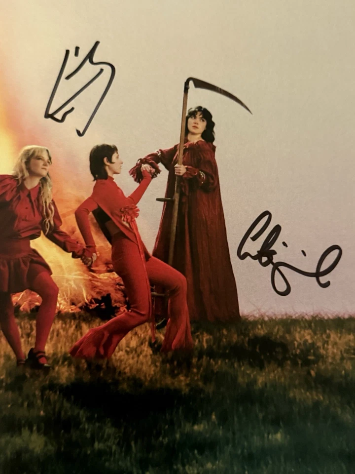 The Last Dinner Party Signed & Personalised Vinyl Full Size Signed 12 Inch Print - Image 3 of 3