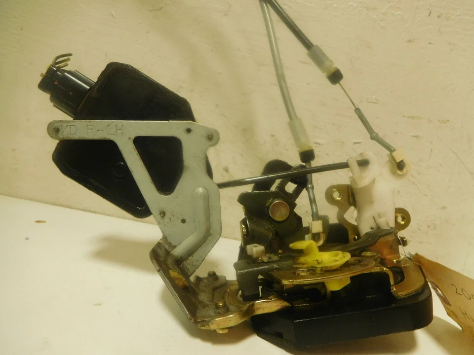 Привод замка левой задней двери 2003-2006 Hyundai Elantra 2,0 л 4 цилиндра A/T - Изображение 2 из 4