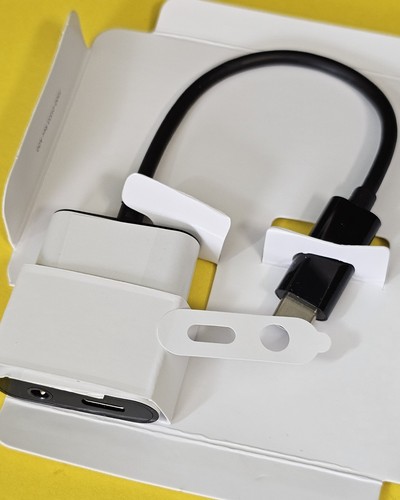 Belkin 3,5 mm Audio & USB-C Adapter - Fast Charge kompatibel USB-C Audio Adapter - Bild 2 von 4