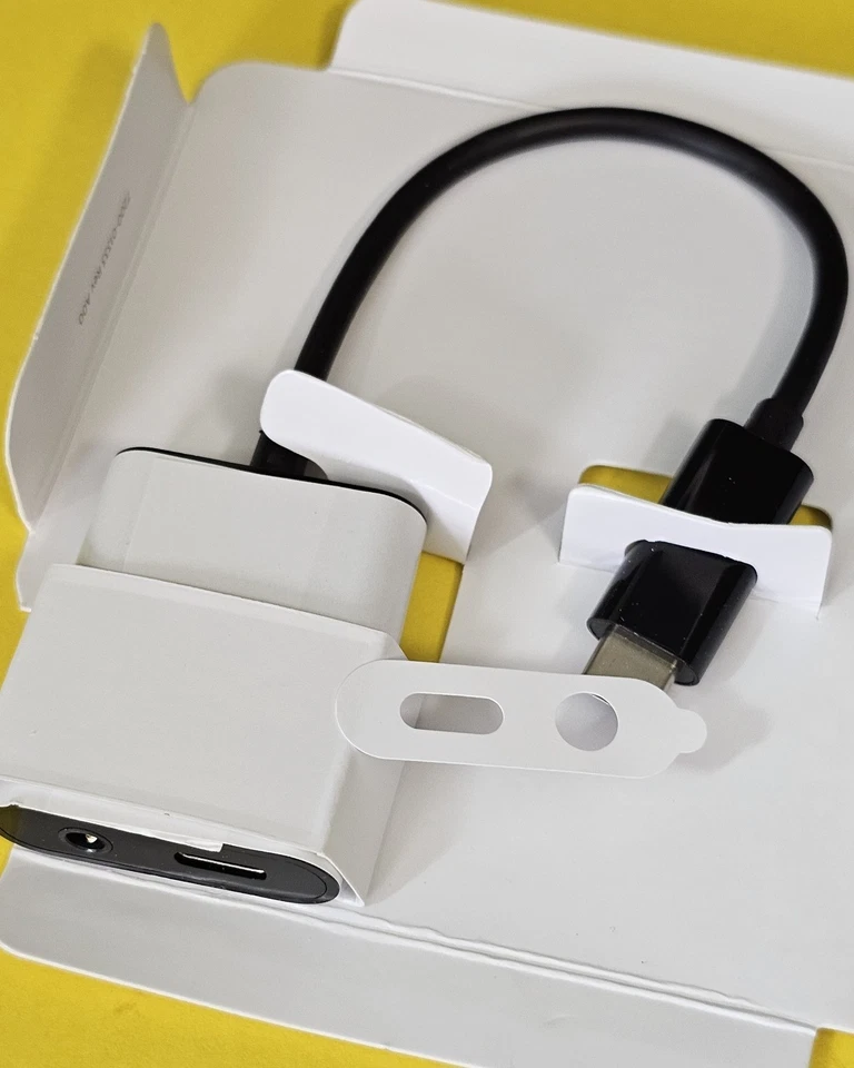 Belkin 3.5mm Audio & USB-C Adaptor - Fast Charge Compatible USB-C Audio Adapter - Image 2 of 4