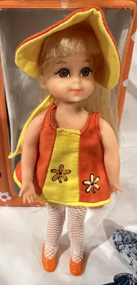 Barbie Tutti Play Case w/ Doll, Clothes, Shoes & Hats Vintage 1965 GREAT GIFT - Image 2 of 4