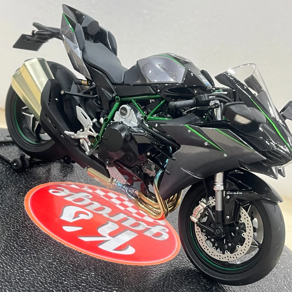 Tamiya 1/12 Kawasaki H2 Carbon Black Finished Masterwork Collection 21169 - Image 4 of 4