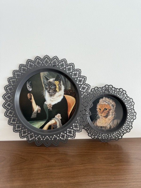 2 rare/retired IKEA Skurar Victorian cat portrait tray/plates | Thierry Poncelet