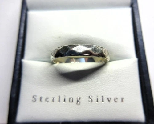 Vintage SOLID SILVER Faceted Design BAND RING