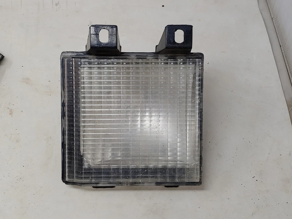 Camión Chevy 85-88 K5 Blazer Suburban 1985-87 luz de estacionamiento derecha intermitente OEM Foto 3 de 4