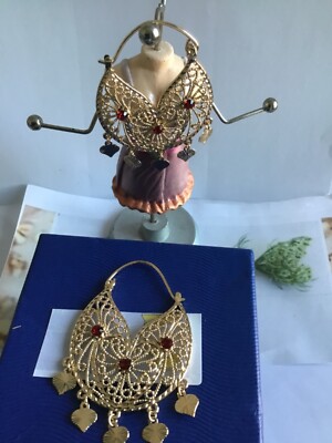 Boucles D'oreilles Pendantes Savoyardes – Goutte Cristal Rouge – NEUVES Avec étiquettes