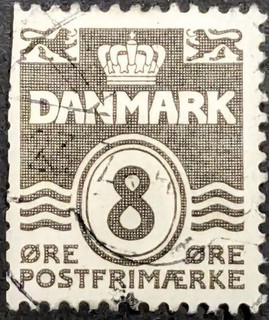 Denmark 1933 8ore Wavy Lines SG270 used stamp